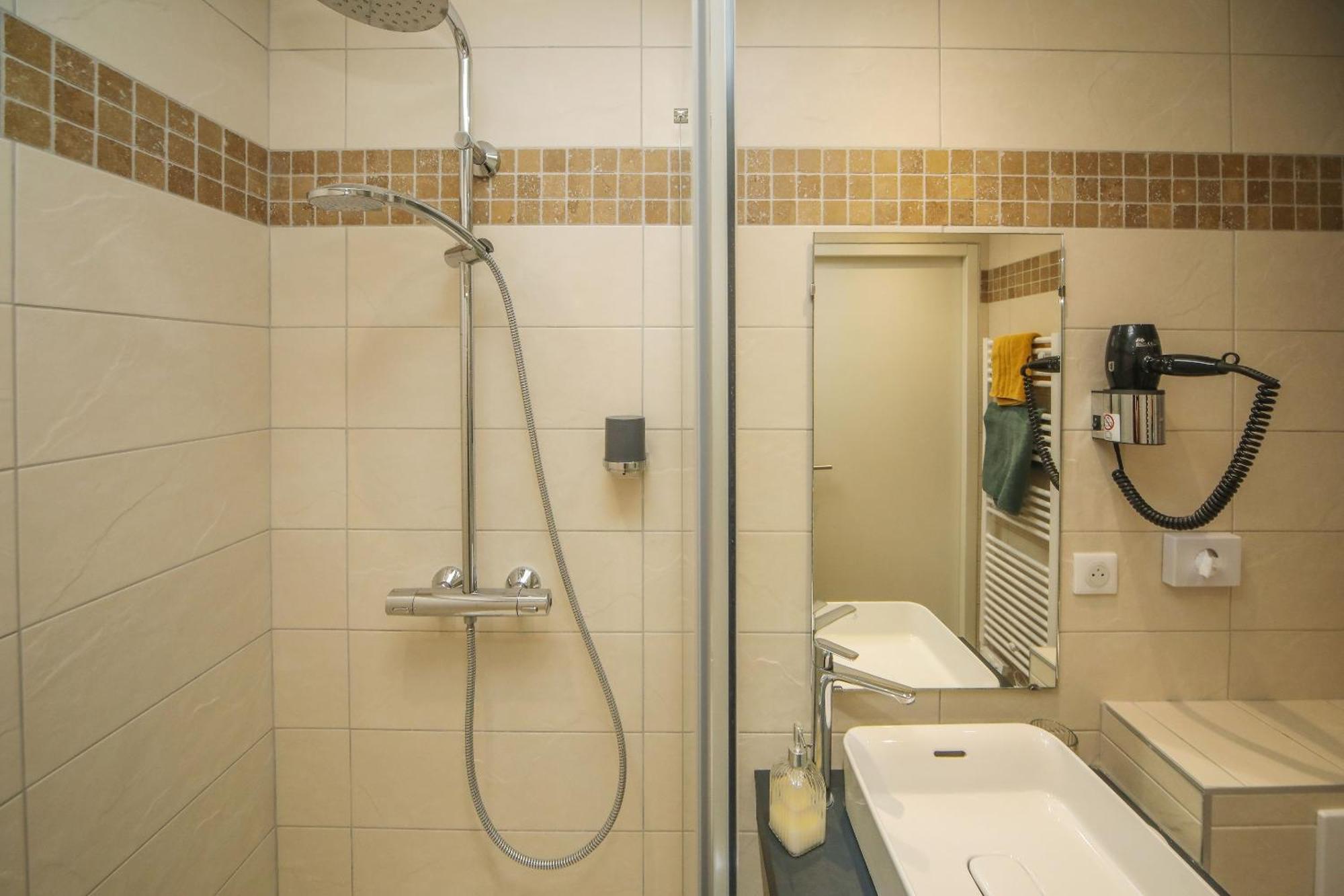Hotel O Chiroulet Bagnères-de-Bigorre Kültér fotó