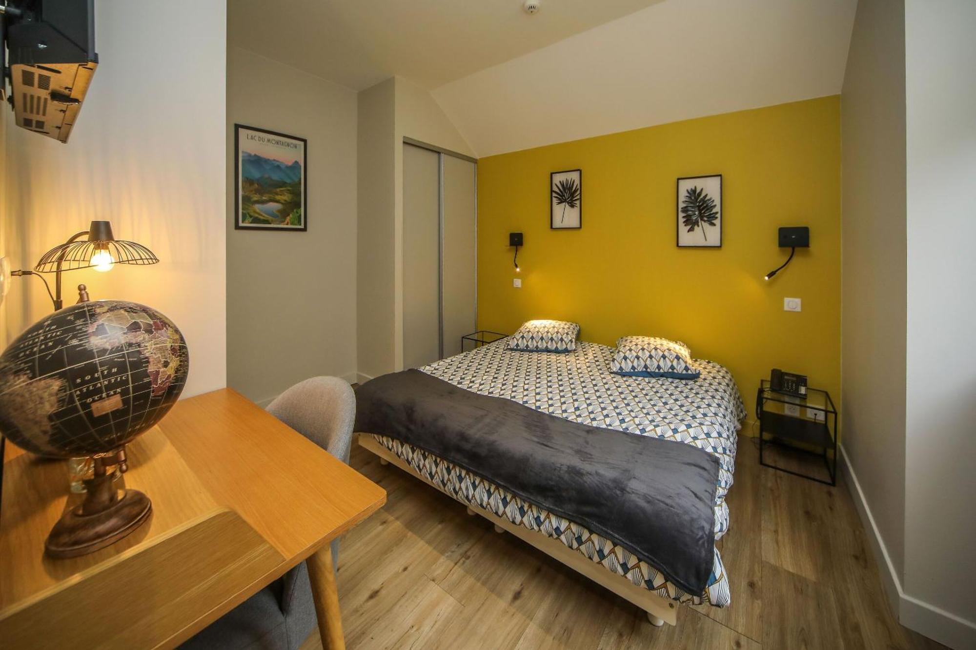 Hotel O Chiroulet Bagnères-de-Bigorre Szoba fotó
